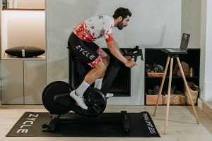 ¿Una hora de ciclismo indoor equivale a una hora pedaleando en carretera?